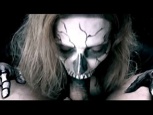 ❤️ Demon girl zuigt pik met haar zwarte mond en slikt sperma. Quality sex at us nl.javdoe.top ☑